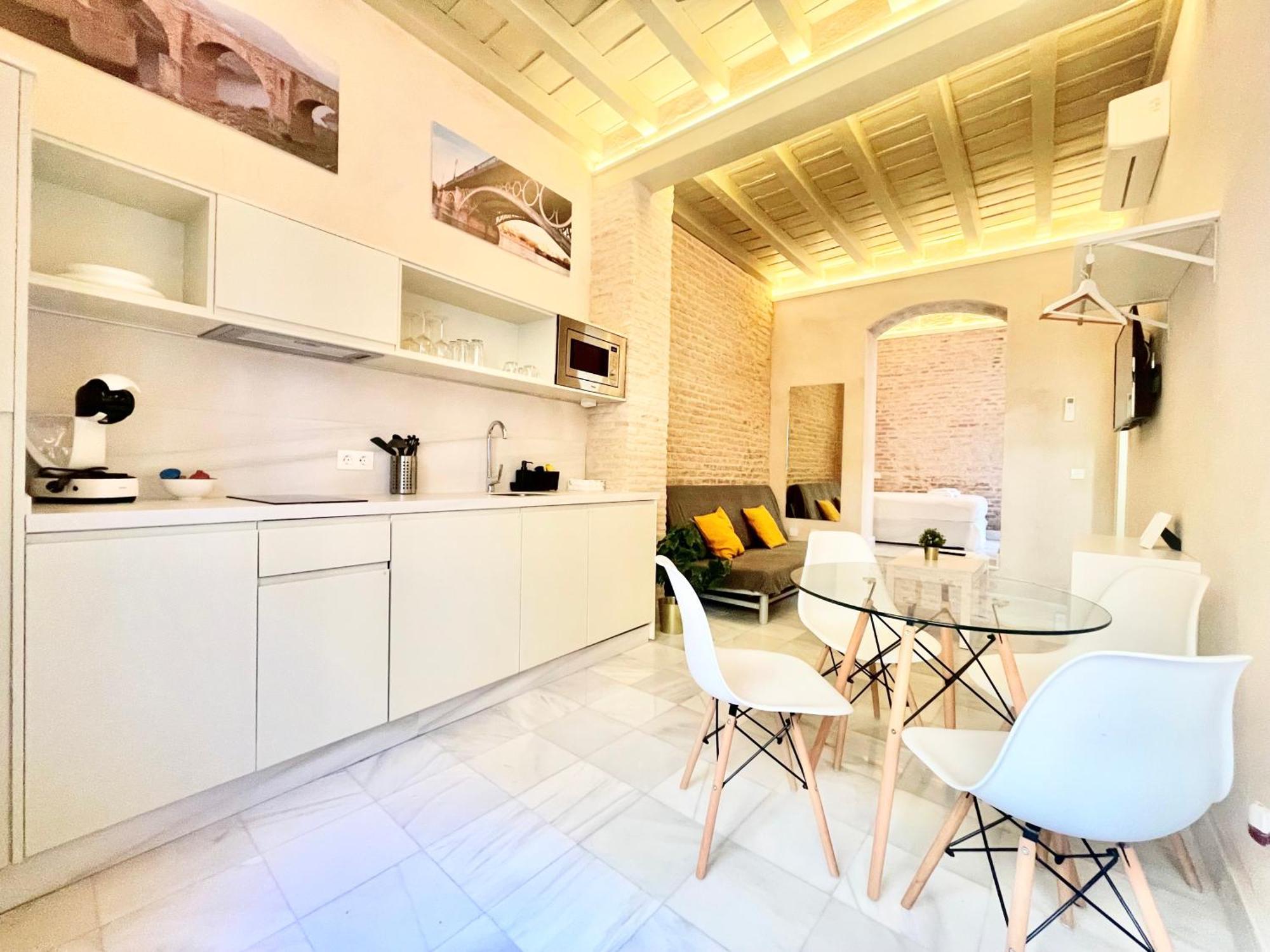 Ferienwohnung Click Triana - Patio Privado Sevilla Exterior foto