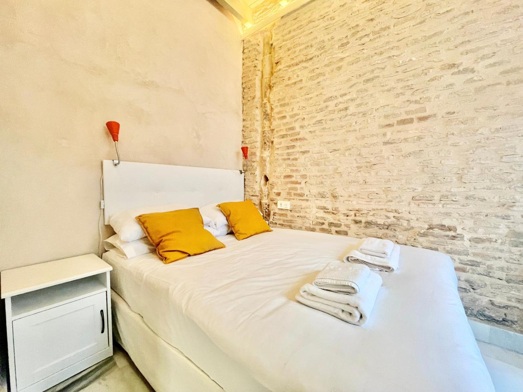 Ferienwohnung Click Triana - Patio Privado Sevilla Exterior foto